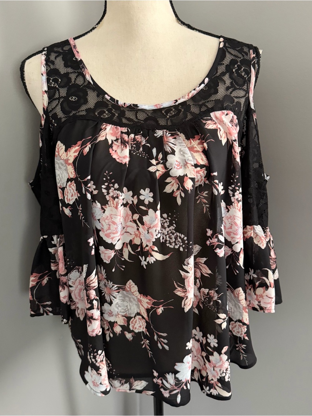NWOT Charming Charlie Women’s Small Black/Pink Floral Blouse